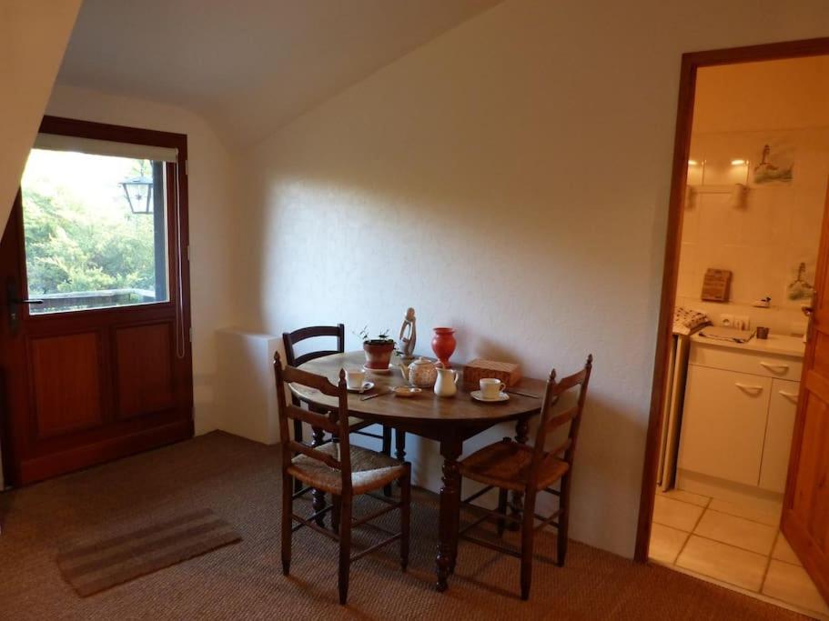 Studio Dans Une Chaumiere De Caractere Baud Exterior photo