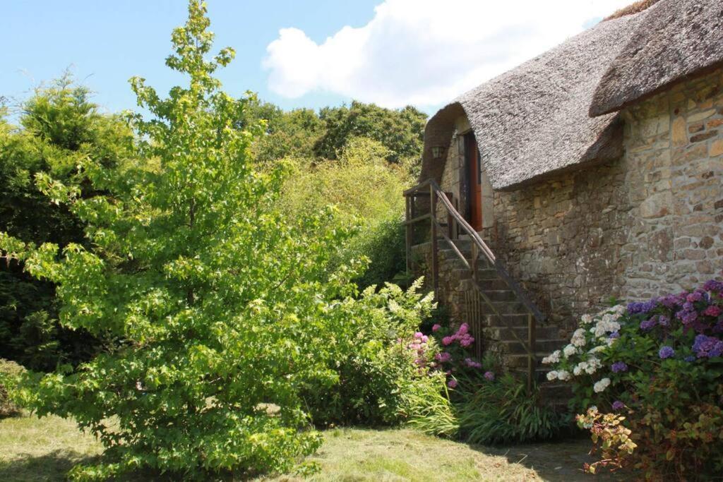 Studio Dans Une Chaumiere De Caractere Baud Exterior photo